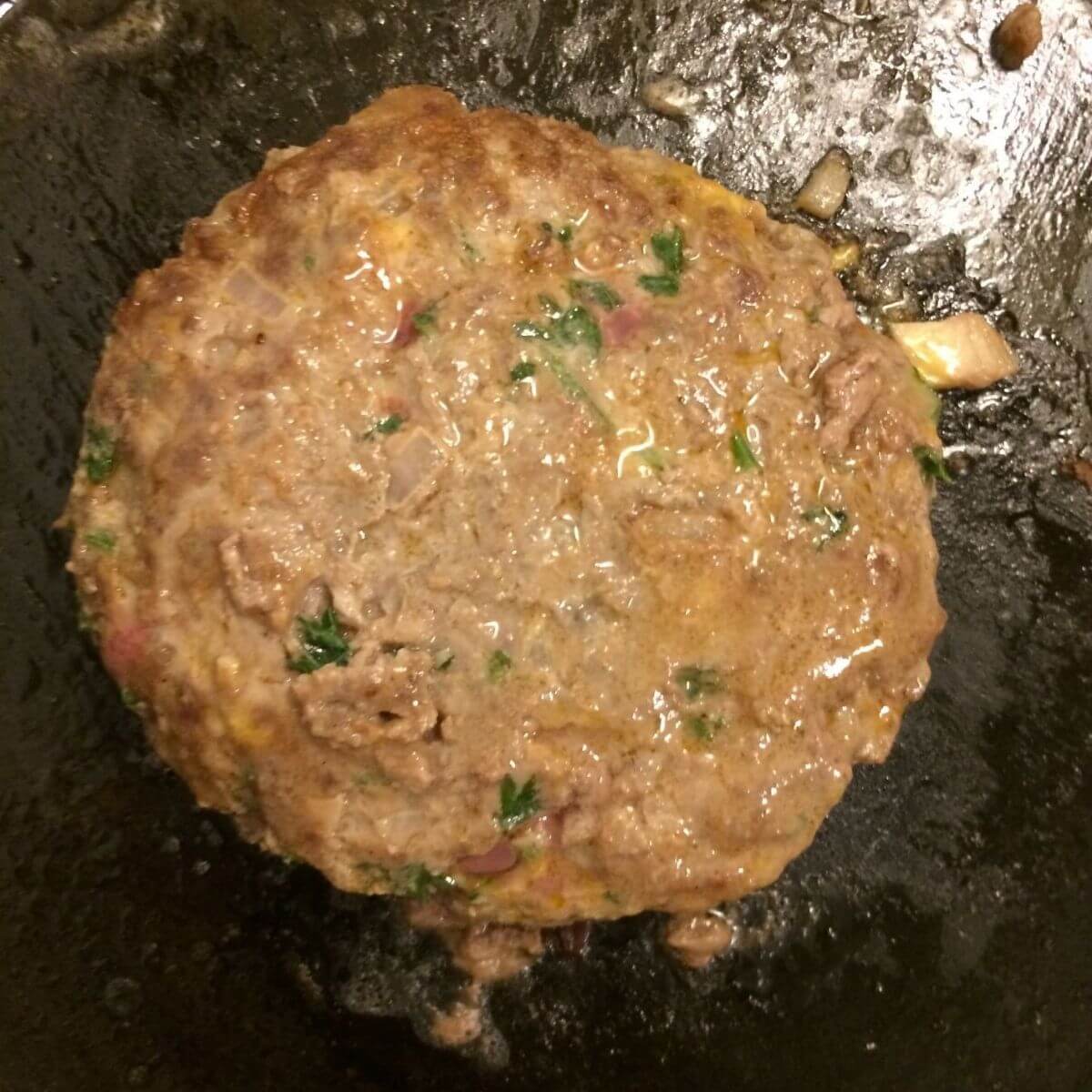 cooked hamburger patty
