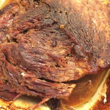 Completely roasted beef in juices