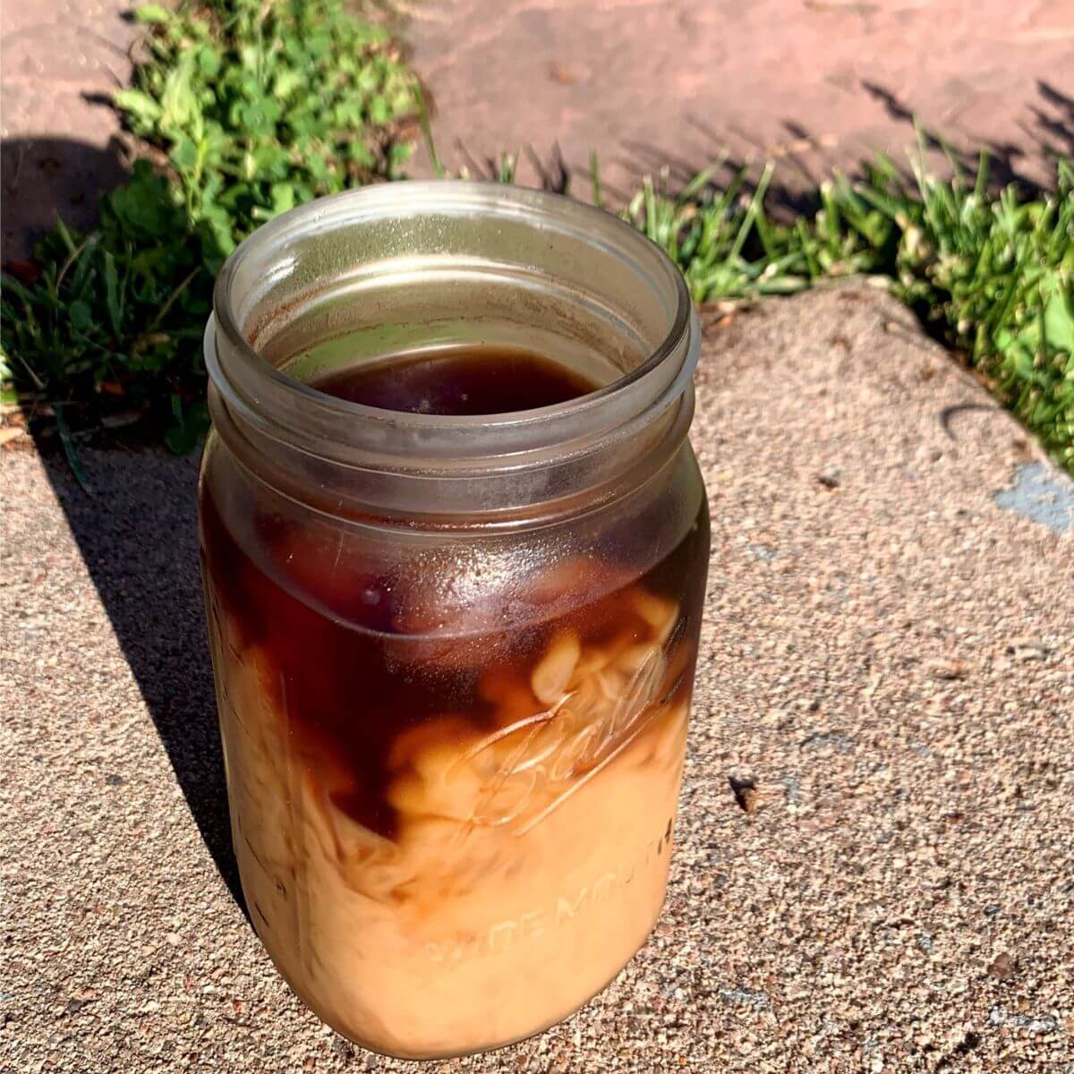 How To Make Cold Brew Coffee In A Mason Jar - Tastes Lovely